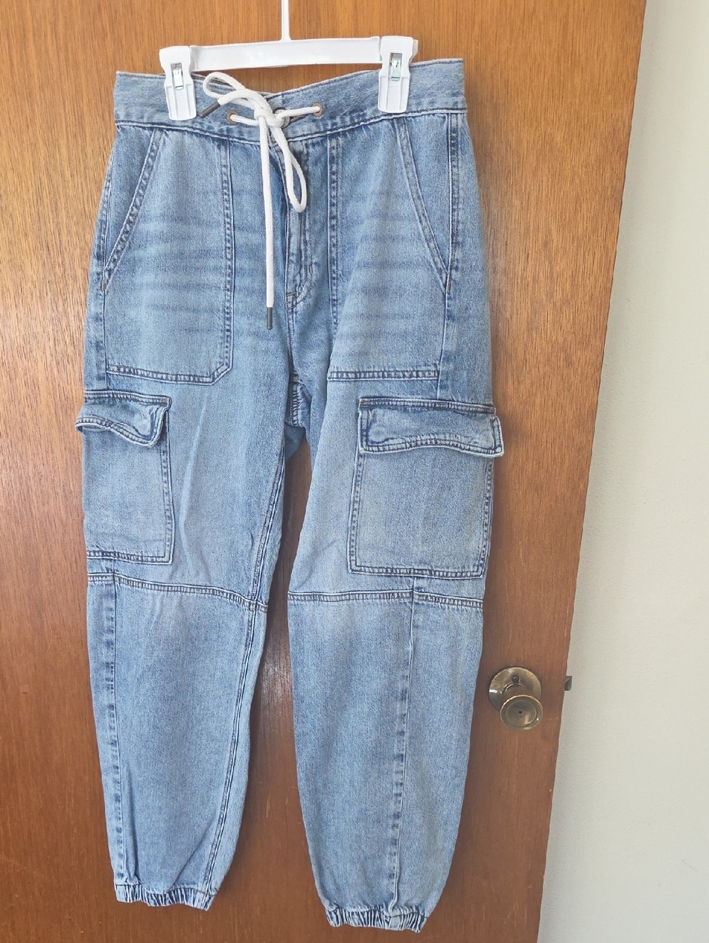 American Eagle Light Wash Blue Denim Jogger Jeans